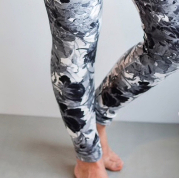 LEGGINGS DEPOT Gray & White Floral Print Full length Leggings Size 12-20 NWT - Picture 4 of 4